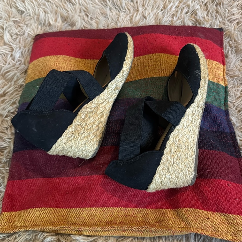 White Mountain Women's Black Sandals